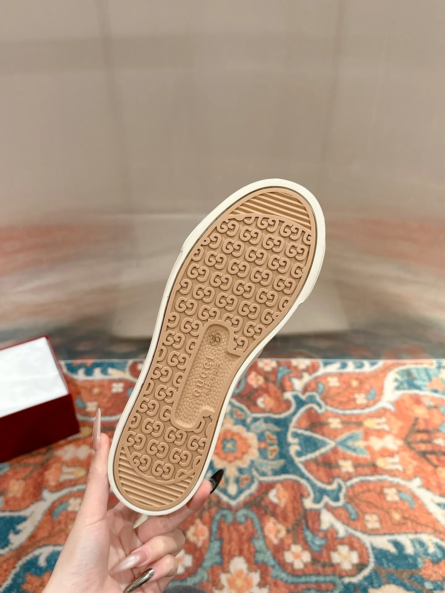 👟👟Ex-factory price 520👟👟 Women's models are new🆕 Arrival Gucci tennis 1977 classic Loft series canvas shoes... 2025 hot recommended model, G+1977×Disney cooperation series... GG canvas is made of finished products and incorporates brand elements. The retro style is rich, the classics and feelings are perfect for recall! Each color fabric developed by the original version is customized by the original version, and we pursue the ultimate in large-scale products! Market-level top version ⚠ Fabric: Customized GG cloth electric embroidery/5D washed distressed canvas Lining: Customized terry cloth lining (the feet are fitted and cannot be disassembled) Outsole: Original molded TPU two-color outsole Size: 35-40 (41 customized)